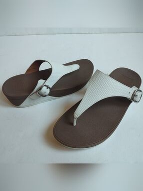 FitFlop Skinny Thong Sandals White Buckle Silver Leather Flip Flops Shoes 6